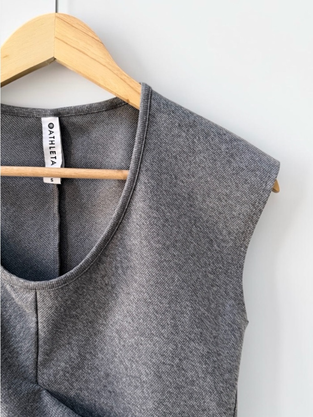 Athleta Women’s Gray Knit Stretch Top with Side Rouching! Small! - Picture 4 of 8